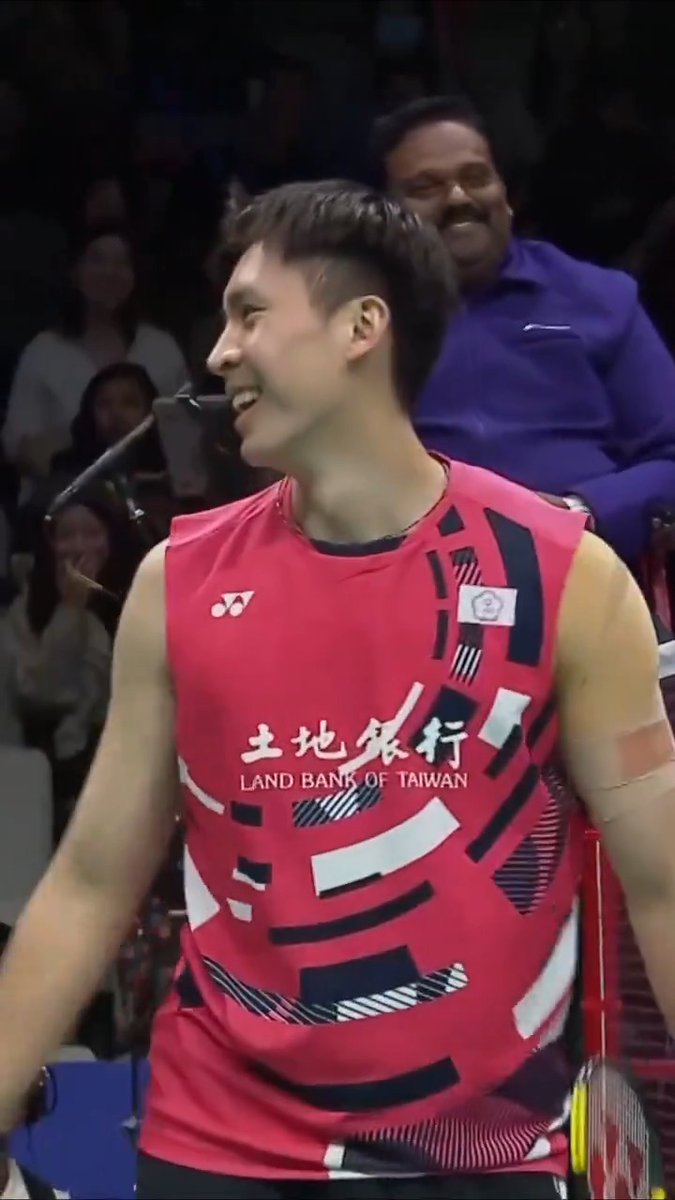 Wait, what?! 😂 The reactions say it all. 🤣 #badminton #throwback