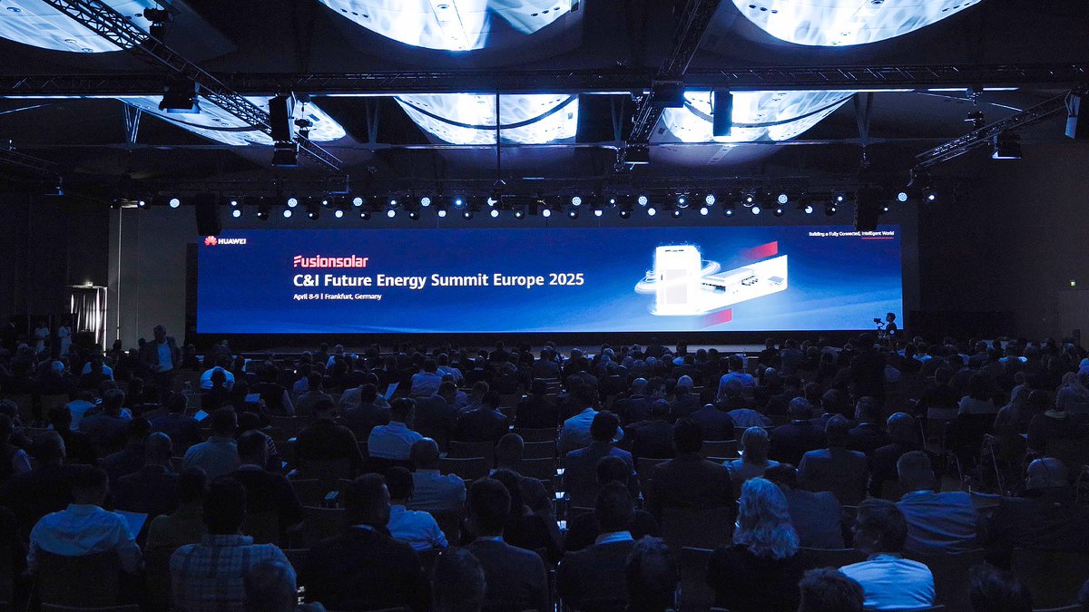 1000 participants from the solar and energy storage sectors joined the #FusionSolar C&amp;I Future Energy Summit Europe 2025. #Huawei debuted its pioneering FusionSolar C&amp;I Smart Hybrid Cooling ESS solution. Watch how #FusionSolar tech is transforming companies in Germany.
