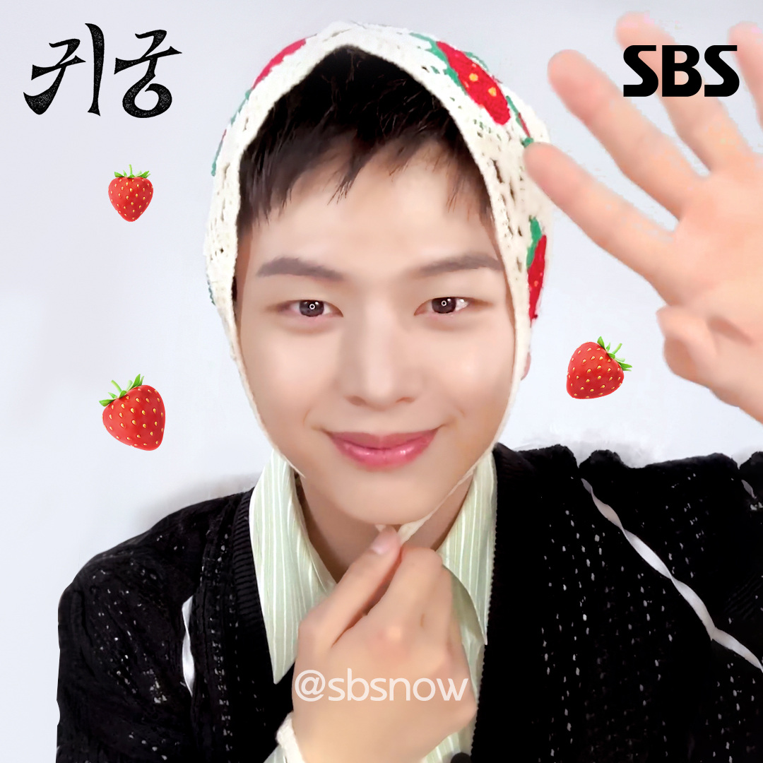 습터뷰 영통팬싸 풀버전 제출합니다🫡 주접 다 말아주는 귀궁 남주 육성재 어떤데 SBS 새 금토드라마 <귀궁> ☞ 4월 18일 [금] 밤 9시 50분 첫 방송 #SBS새금토드라마 #귀궁 #TheHauntedPalace #육신쟁탈판타지로코 #판타지 #로코 #육성재 #김지연 #김지훈