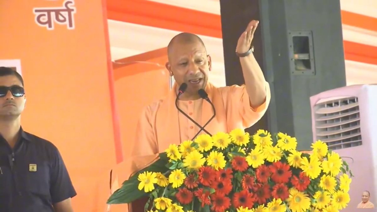 बंगाल जल रहा है, वहां की मुख्यमंत्री चुप हैं, दंगाइयों को शांति दूत कहती हैं, अरे, लातों के भूत बातों से कहां मानने वाले हैं...