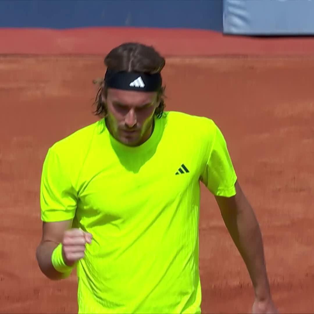 All business 🫡 Stefanos Tsitsipas sees off Opelka 6-2 6-2 and moves to 25-1 in opening round matches on clay since the start of the 2021 season! #BCNOpenBS
