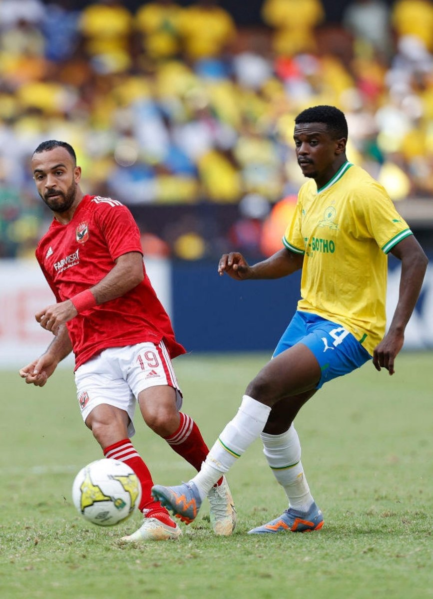 Their last #TotalEnergiesCAFCL meeting brought us SEVEN goals! ⚽ Mamelodi Sundowns vs. Al Ahly FC is always a goal-fest! What's your score prediction for their upcoming semi-final? 🤩