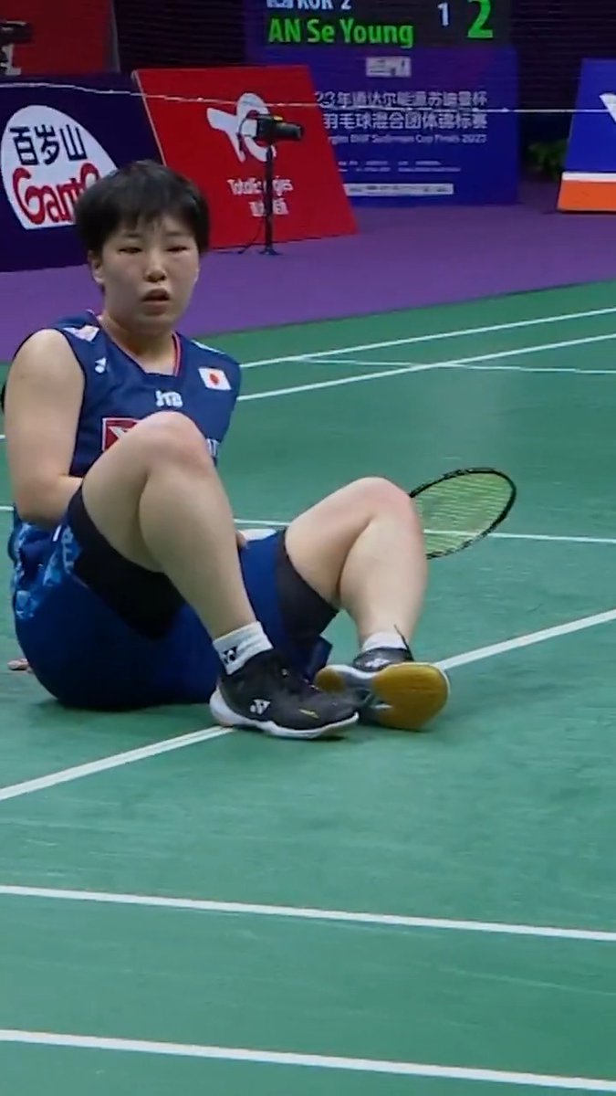 When your legs won't cooperate. 🫣 #badminton