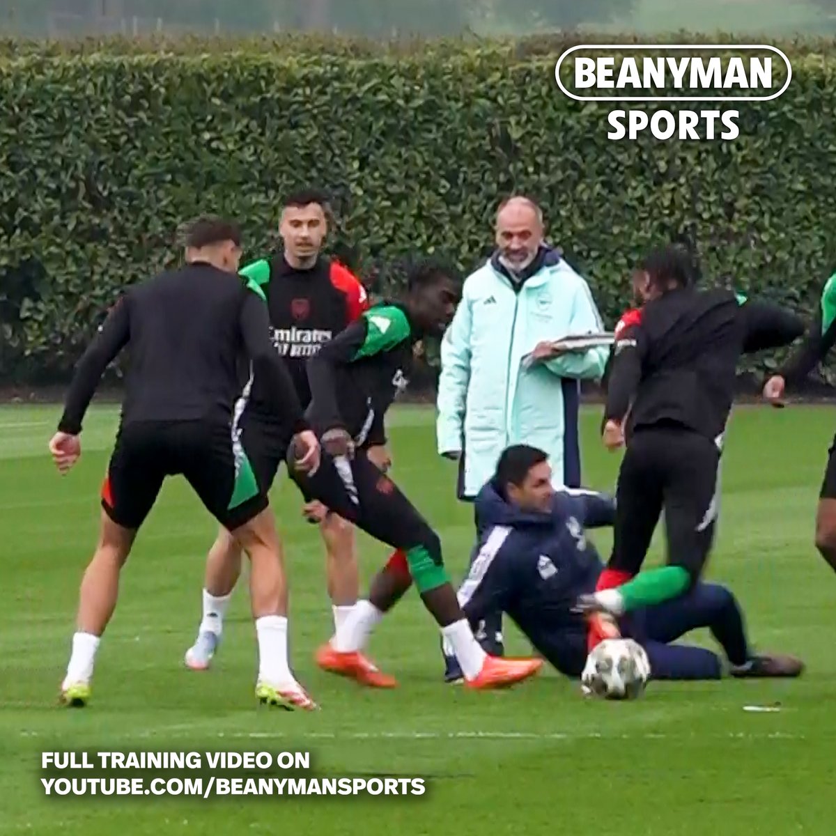 Mikel Arteta getting stuck in with a slide tackle during the rondo drill in Arsenal training this morning. 😅 🎥 BeanymanSports