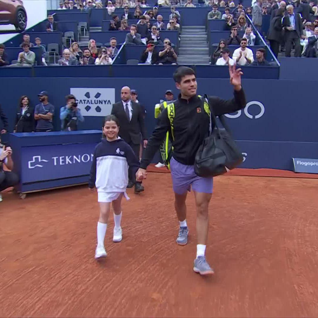 Guess who’s back 👑 Fresh off winning the title in Monte-Carlo, Carlos Alcaraz begins his campaign for a third crown in Barcelona —> #BCNOpenBS