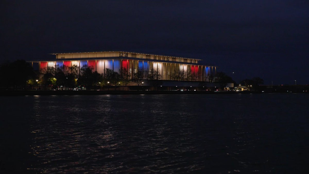 The Kennedy Center’s exterior lighting will now permanently feature the colors of red, white, and blue each night. 🔴⚪🔵 Come experience the lights for yourself! Whether you’re taking a stroll along the Potomac River or in search of a great performance, we offer one of the best views in town. 📖