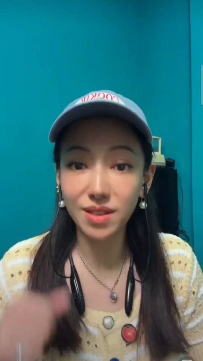近日，李东宪在抖音直播间歌颂中国民主，当他说到“孙中山”“民主时代”时直播间突然被封禁。 4月14日，陆配恩绮在抖音直播，讲述自己离台前遭遇的 “不公” 结果说到一半时直播间被平台封禁。