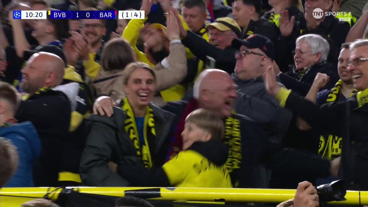 GUIRASSY 🥶 The big striker puts Dortmund ahead from the spot with the coolest of penalties after Szczęsny took out Groß in the area... 1-0 🎯 📺 TNT Sports & discovery+ UK