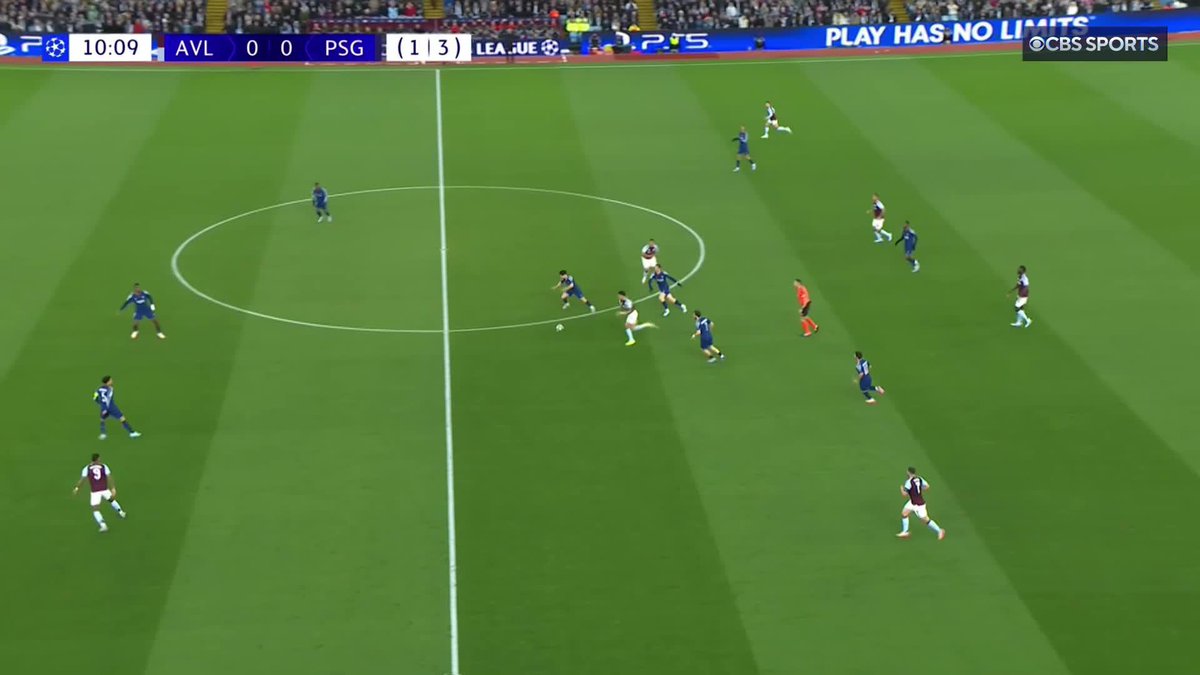 Emi Martínez gifts Achraf Hakimi an early goal to further PSG's aggregate lead to 4-1 🎁😳