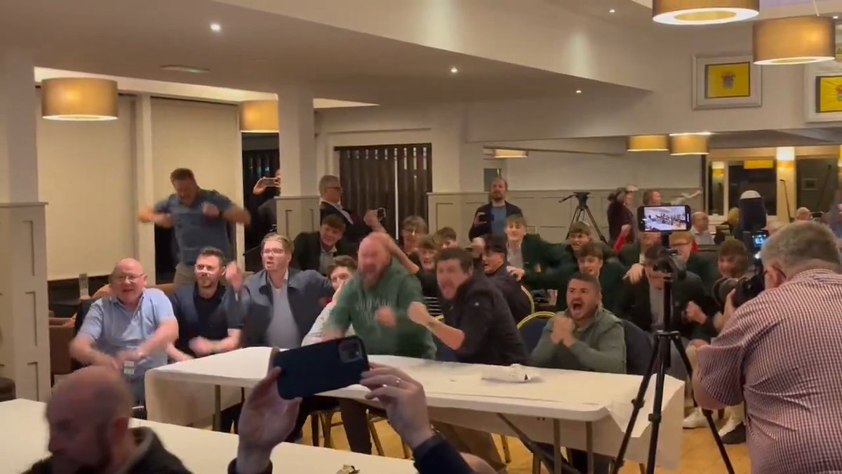 The Holywood Golf Club rejoice over their biggest star. 🤩 🎥 X/RTEnews