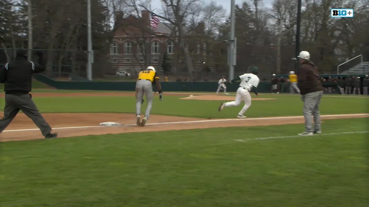 Some nice work at the hot corner by Dayton Murphy!! #GoGreen | Dayton Murphy