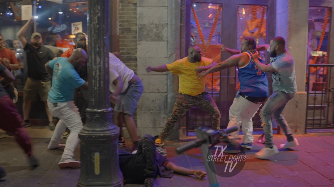 Classic: Crazy street brawl Breaks out Downtown ATX #fight #knockout #crazy #crazyfight fight #6thstreet #fights