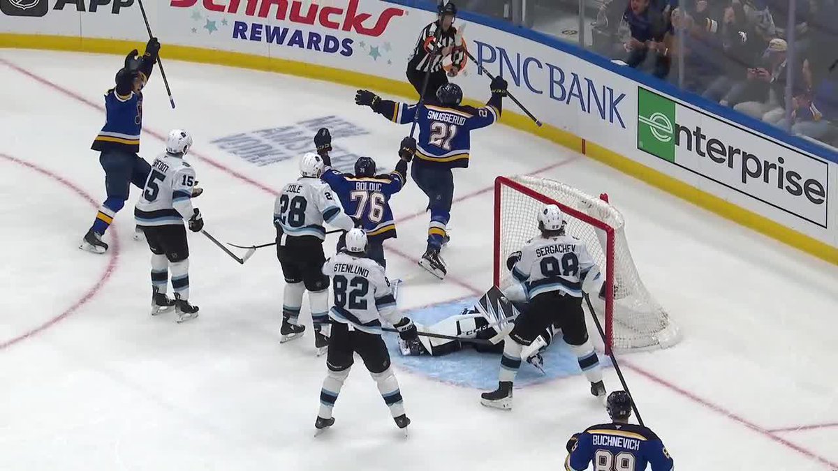 Teach me how to Snuggy. #stlblues