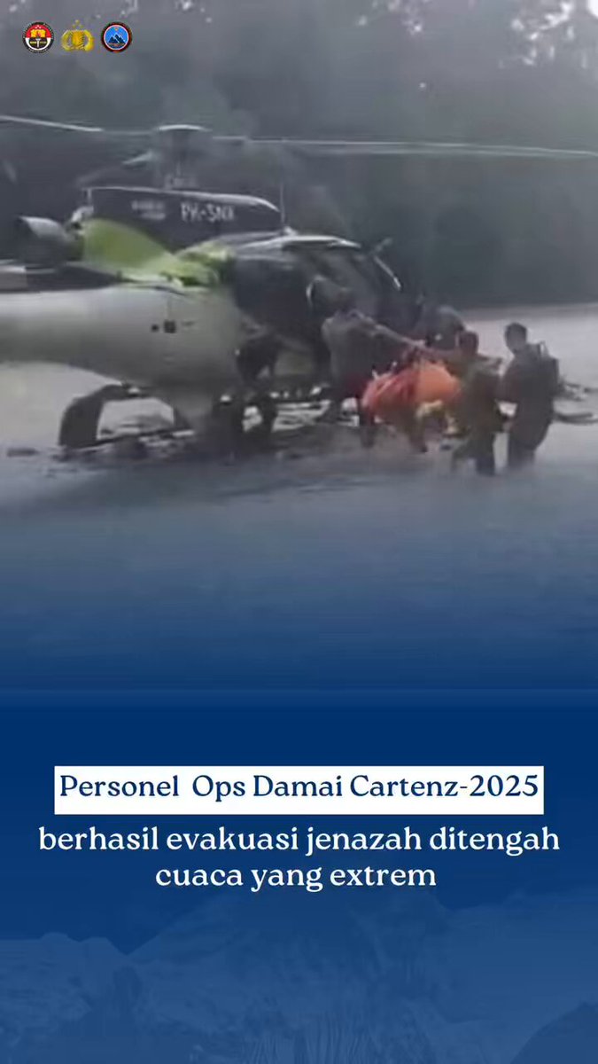 Personel Gabungan Operasi Damai Cartenz-2025 TNI-Polri Berhasil mengevakuasi Jenazah Korban Pembantaian KKB di tengah cuaca yang extrem.