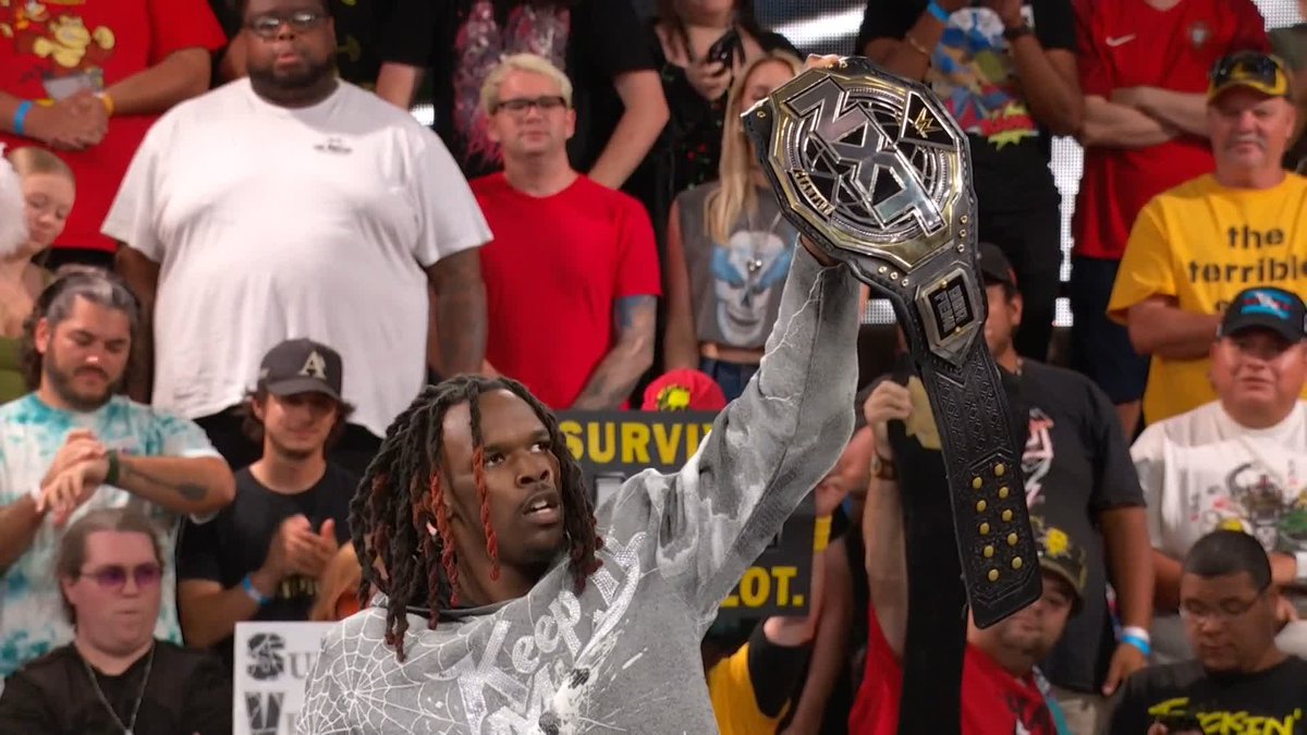That's The Young OG! 🫡 Je’Von Evans just DROPPED both Oba Femi wwe and Trick Williams! 😱 #WWENXT
