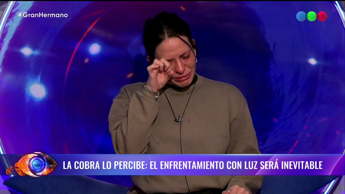 Chiara llorando porque estar peleada con Luz le hace mal porque LA AMA Cata la amiga con más tacto: "bueno, desenamorate" 😭😭😭 #luziara #GranHermano