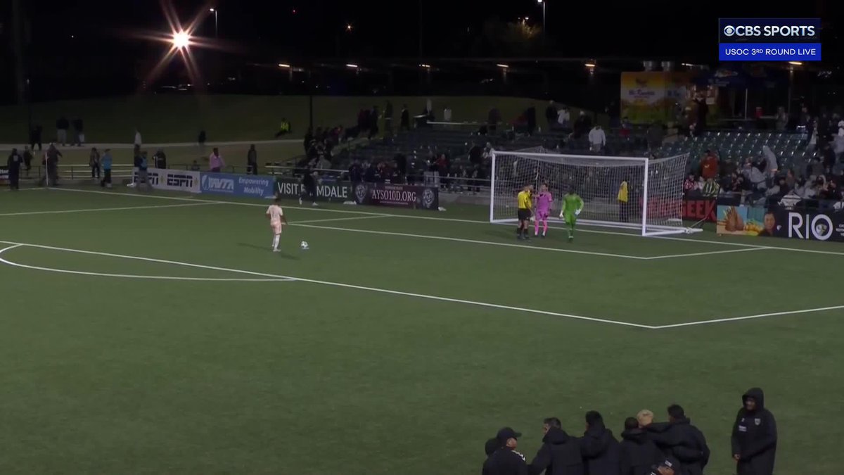 Supporters of AV Alta FC found themselves in the wrong section just before penalty kicks! 😬