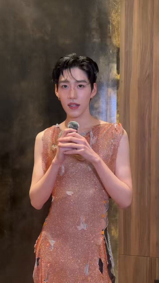 เก็บตกเทศกาลสงกรานต์ PP KRIT ชวนเปิดเพลง “Fire Boy” เติมความสดใสรับซัมเมอร์ พร้อมชวนทุกคนมาเดินเล่น ถ่ายรูป และช้อปปิ้ง ที่ One Bangkok #ppkritt #OneBangkokOneLagoon #Songkran2025 #สงกรานต์2568 #OneBangkok