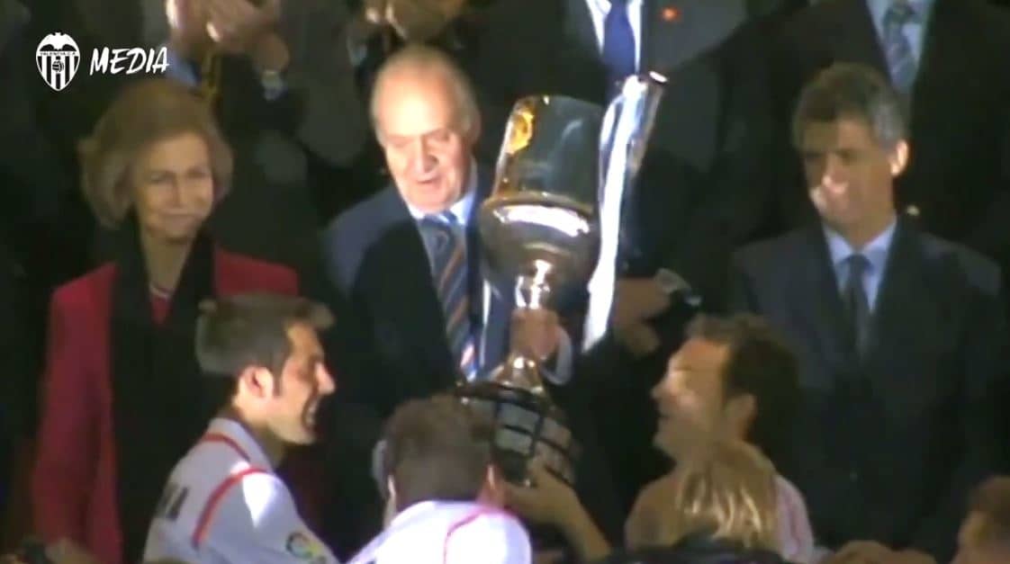 🔙 #TalDíaComoHoy en 2008 el Valencia CF se proclamó campeón de la Copa del Rey derrotando al Getafe CF en el Vicente Calderón 🏆 #ADNVCF 🦇