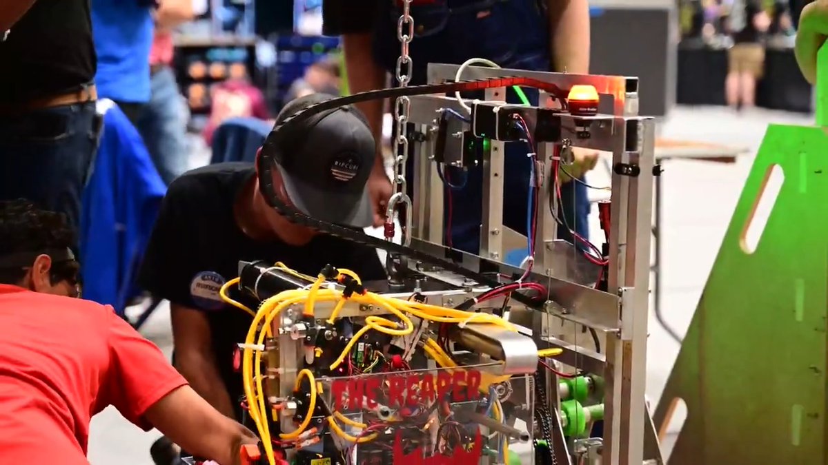 Unleashing the next generation of talent. Hundreds of high schoolers recently competed at a San Diego FIRST Robotics Competition and were mentored by @usnavy employees who, aside from teaching technical aspects, coached leadership & cooperation skills. #STEM #NAVWAR #robotics