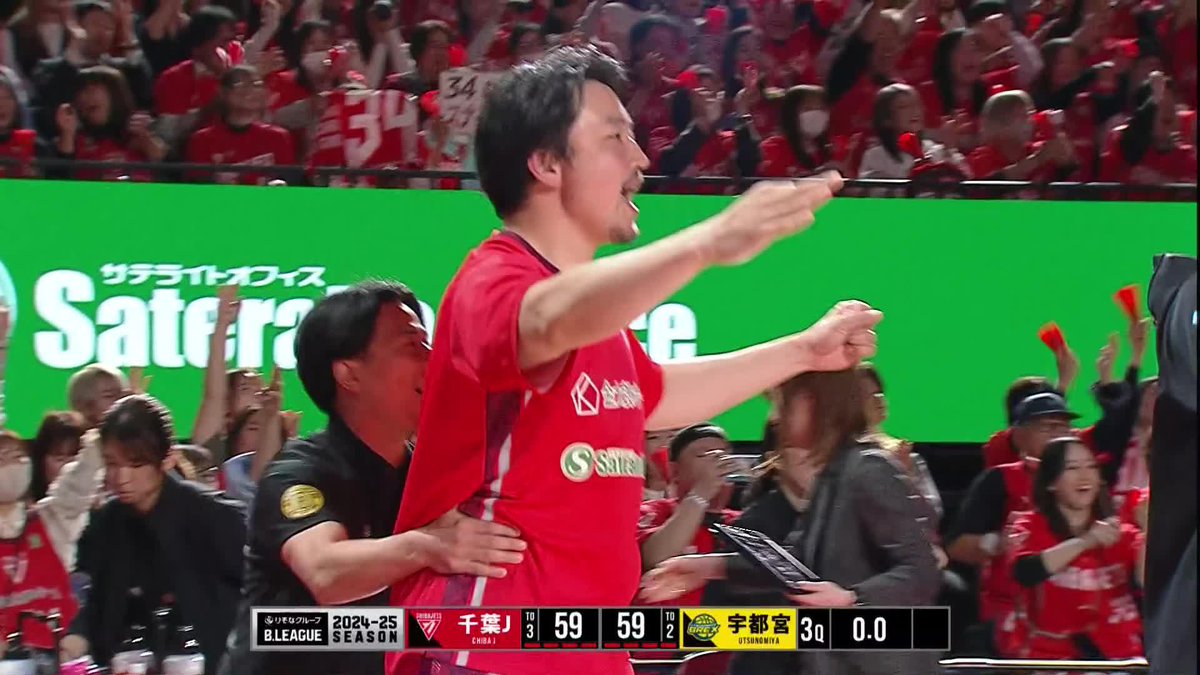 富樫選手も特大笑顔😆 #34 スミス・#31 原の3Pシュートで千葉Jが逆転！ Chris Smith 原 修太 千葉ジェッツふなばし 🛫PAINT IT JETS✨ 📡バスケットLIVEで生配信中 #Bリーグ #りそなグループ
