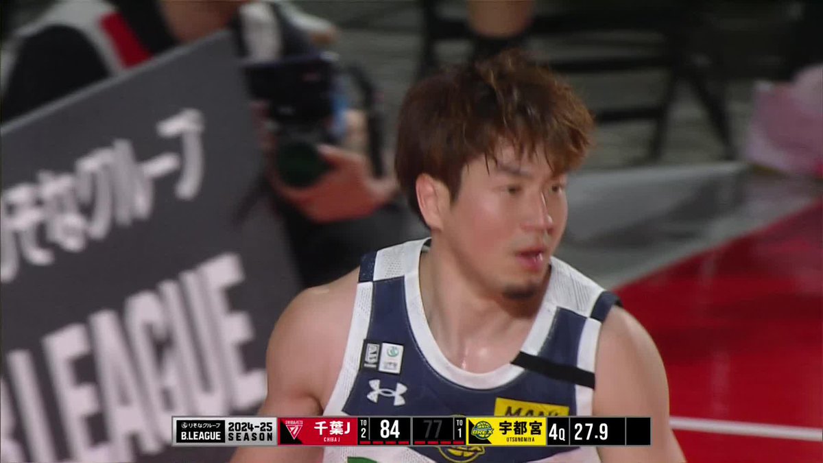 4/16(水) 試合終了 ブレックス 79 - 85 連続得点を奪われ、我慢の時間帯が続く中、#33 エドワーズと#25 ニュービルが3Pシュートを決め、66-65とリードを奪い返す。 しかし、千葉Jに連続得点を許して再びリードを奪われる。 #6 比江島が連続得点するなど、最後まで喰らいつくも、79-85で悔しい敗戦。