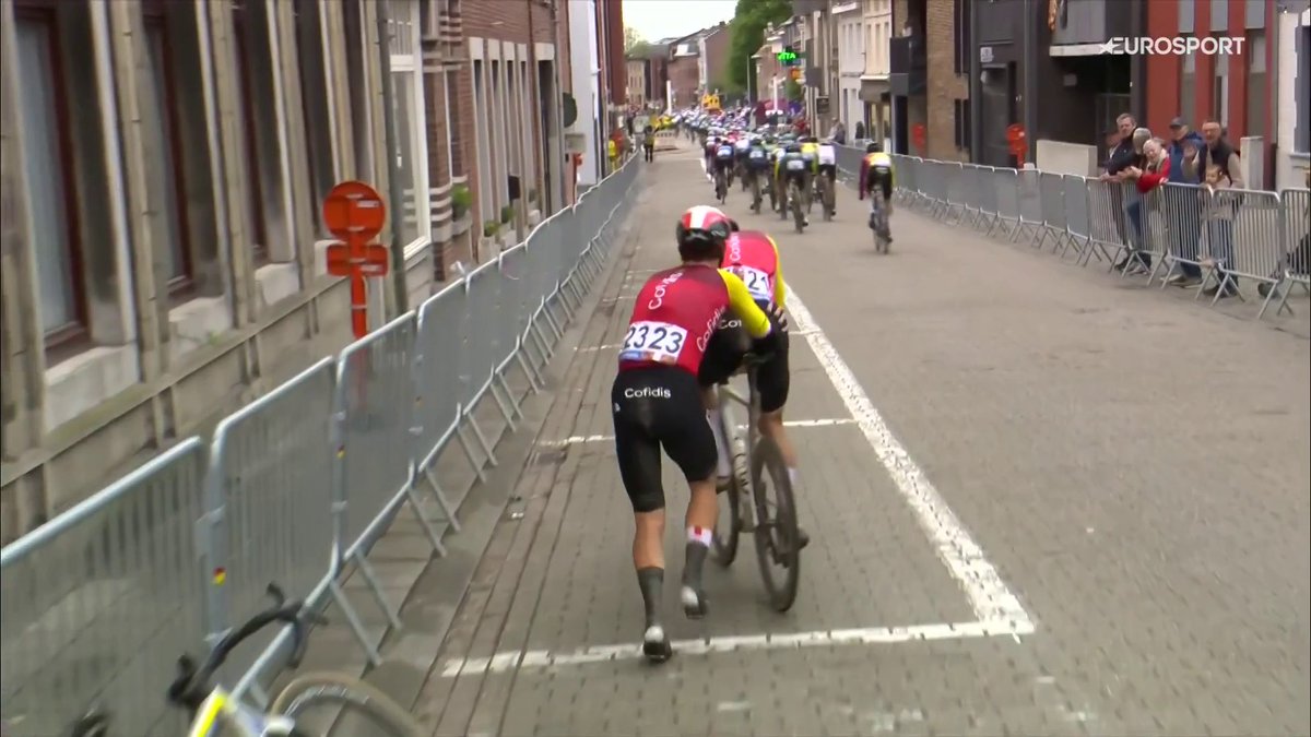 ๐ค๐ค Esto es la ๐ฟ๐๐๐๐๐๐พ๐๐ฬ๐ de ๐๐๐๐๐๐ ๐ Milan Fretin ganรณ la Ronde van Limburg con una bici que ni era suya, mรกs concretamente era de Aniolkowski, su compaรฑero en el Team Cofidis #LaCasadelCiclismo