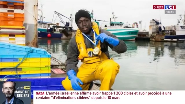 IMAGE DU JOUR 📷#Médaille : “Sedou Koïta, 19 ans, il vient de recevoir la médaille d’or du meilleur apprenti de France dans la catégorie marin/pêcheur. Il est malien et, à 14 ans, il a traversé le Sahara. #24hPujadas #LCI #La26 ⤵️