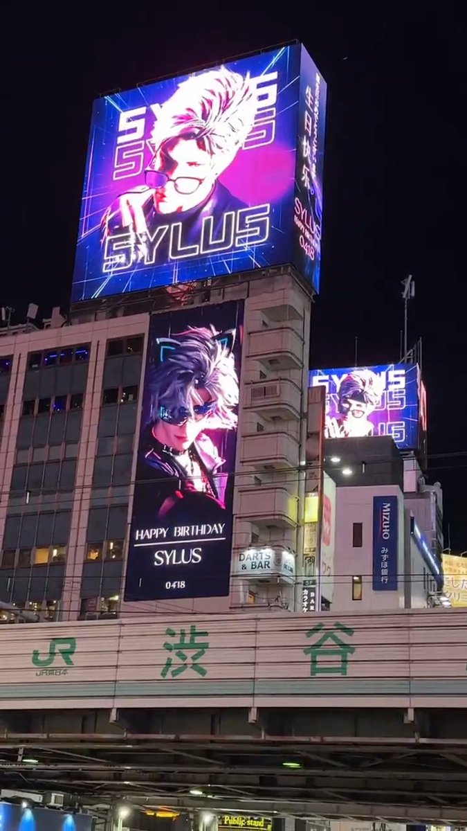 Whoever was in charge of making the Sylus Birthday video in Shibuya with a cyberpunk theme is a GENIUS!!! HE LOOKS SO GOOD AGHHHH 🫠