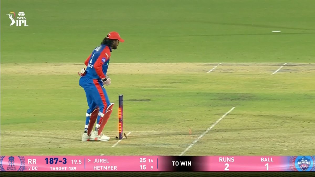 WE'RE HEADING TO A SUPER OVER 😱 What a final over from Mitchell Starc 🙌