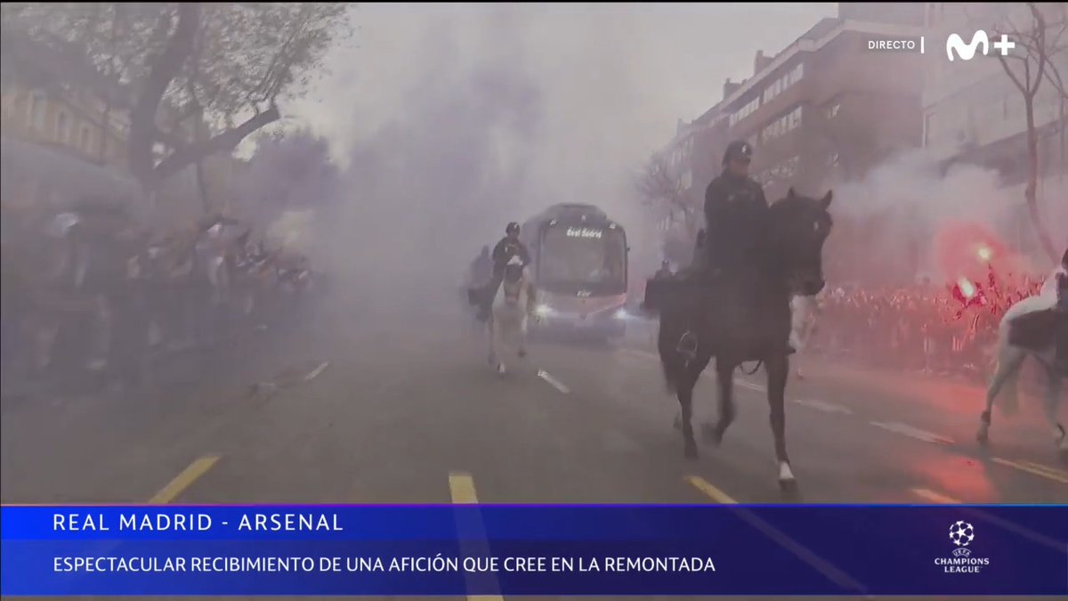 💥 ¡Con este recibimiento es imposible no creer! Vente ya a seguir la previa del Real Madrid C.F. - Arsenal en #LaCasaDelFútbol. En Movistar Plus con Helena Condis Edo, Carlos Martínez, Julio Maldonado, Alvaro Benito Villar y Ricardo Sierra. #UCL