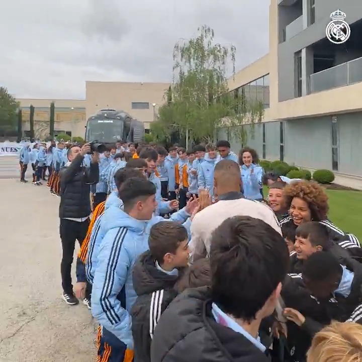 🎥🤍🙏 Emotional send-off from the Academy players! 🗣️ @LaFabricaCRM