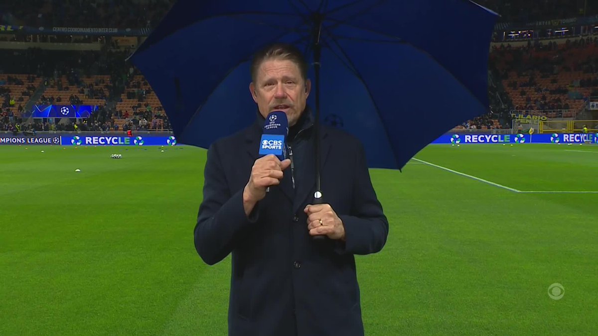 Battling the elements out in Milan, Peter Schmeichel previews Inter v. Bayern ☔⚔️