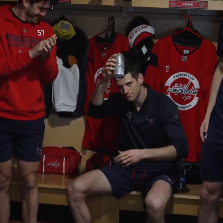 “This young man in this room…” Ovi: “Me?” The vibes in the Caps room are soaring 😂