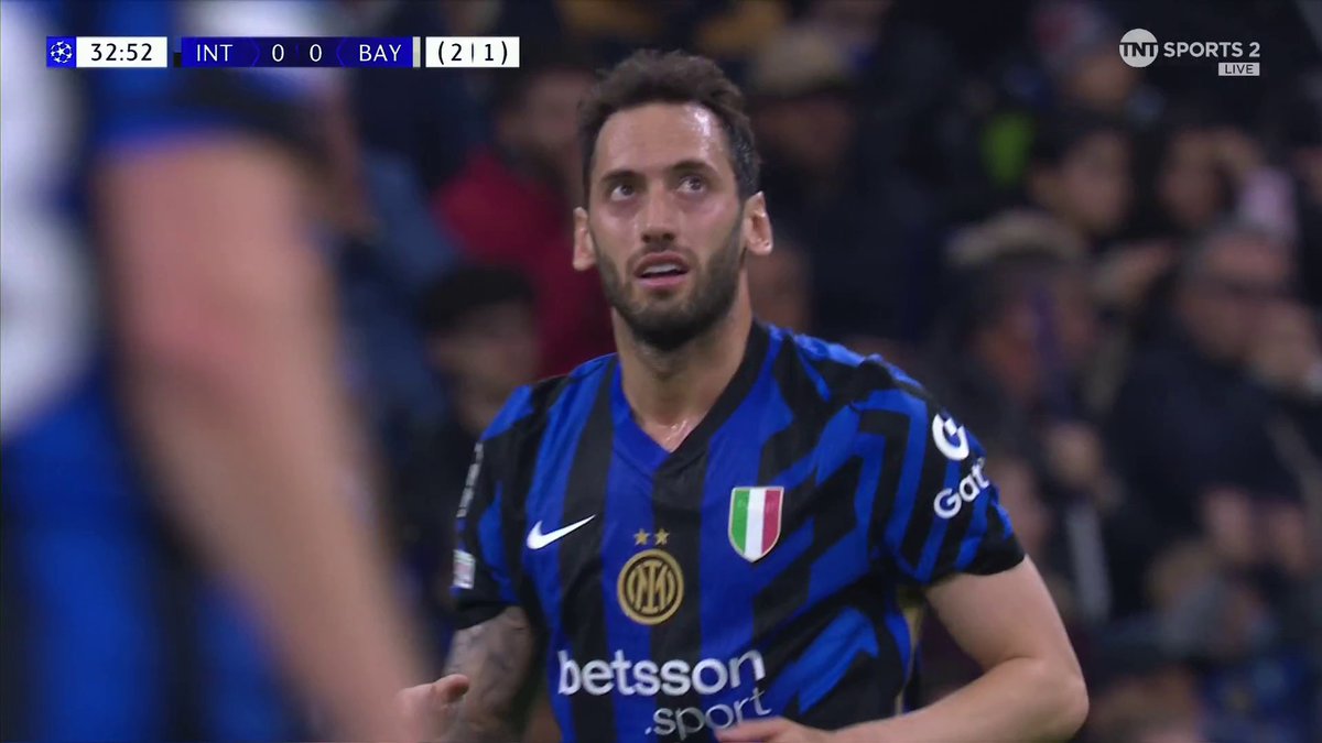 Almost a Çalhanoğlu special 🤯 The Turkish international takes aim from distance in trademark style, but he just misses the target 🎯 📺 TNT Sports & discovery+ UK