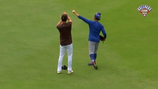 Yu Darvish and Shota Imanaga talking pitch grips ahead of today's Padres-Cubs game 🤝🇯🇵 #BallparkCam