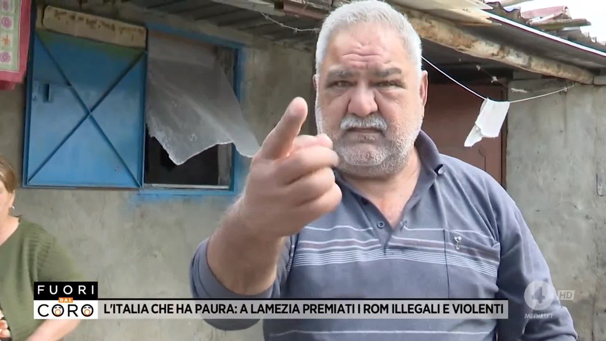 L'accoglienza che abbiamo ricevuto da parte dei rom che vivono nel campo di #LameziaTerme, nonostante la presenza della Polizia! Un campo rom che da decenni è terra di nessuno, dove da più di 40 anni vivono oltre 400 persone tra baracche e rifiuti, a pochi passi dall'ospedale.