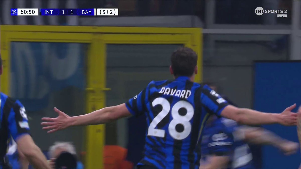 TWO IN QUICK SUCCESSION FOR INTER 💨💥 A bullet header from Benjamin Pavard puts Inter 2-1 ahead, 4-2 on aggregate! 📺 TNT Sports &amp; discovery+ UK