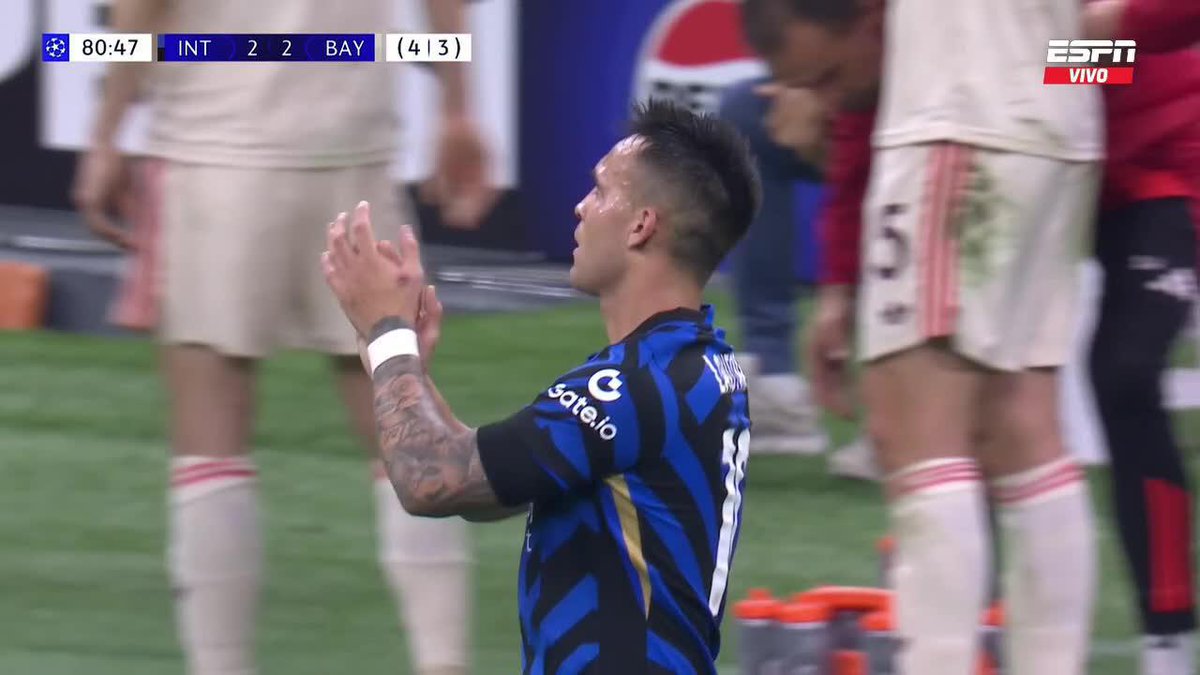 ¡OVACIÓN PARA IL CAPITANO! Lautaro Martínez dejó el campo de juego ante Bayern Múnich a 10' para el final. 📺 Toda la #UCL, por #DisneyPlus