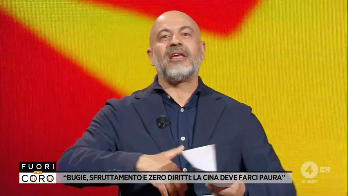 "La #Cina è la più grande concorrenza sleale e io non mi fido molto!". Gianluigi Paragone a #Fuoridalcoro Gianluigi Paragone