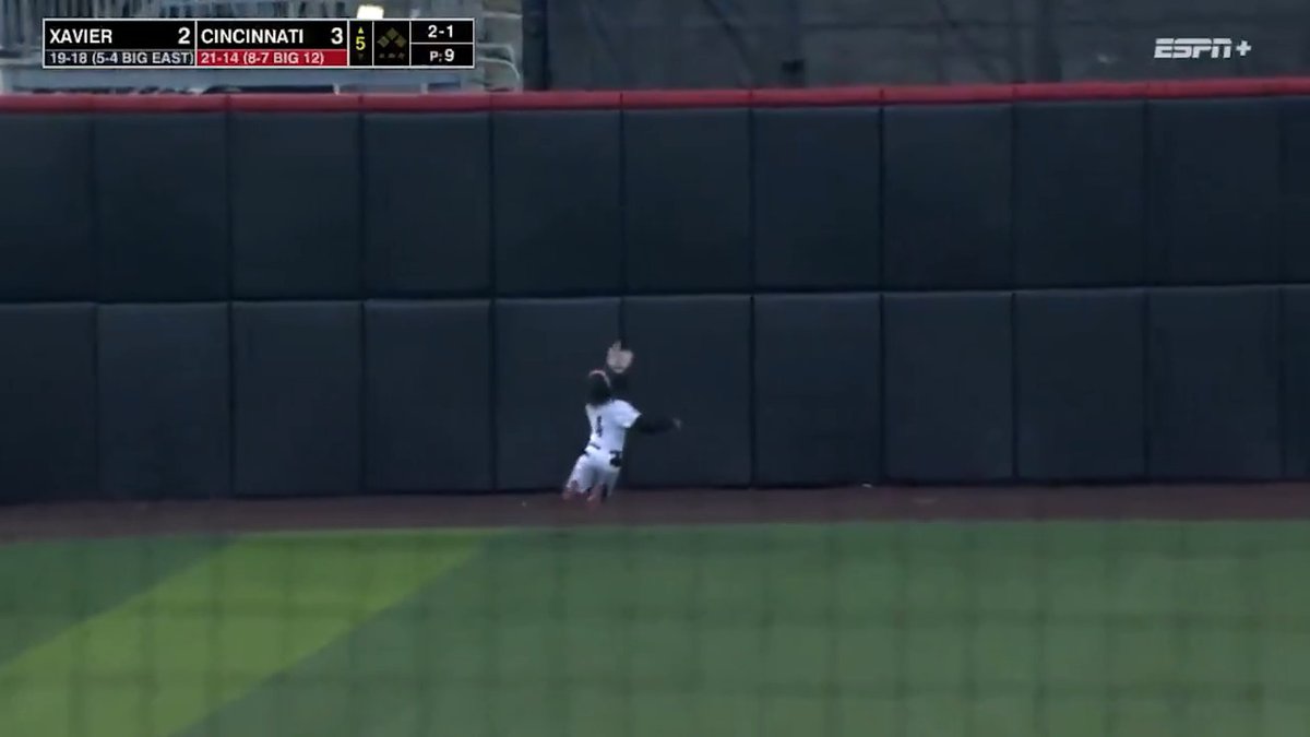 WHAT. A. CATCH. 📹: @ESPN