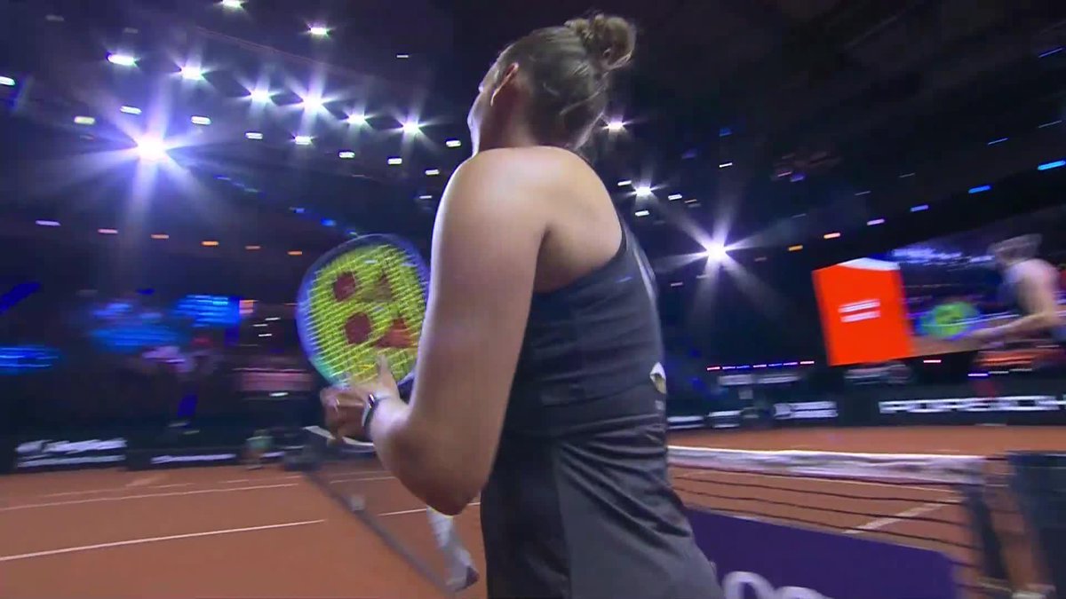 Coming up clutch 💪 Elise Mertens puts on a dialed display and knocks out Shnaider 6-2, 7-6(5)! #PorscheTennis