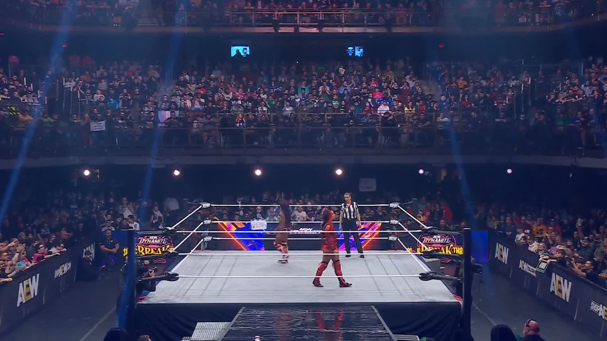 “Holy shit” chants break out for Mercedes Moné and Athena to kick-off a historic #AEWDynamite.