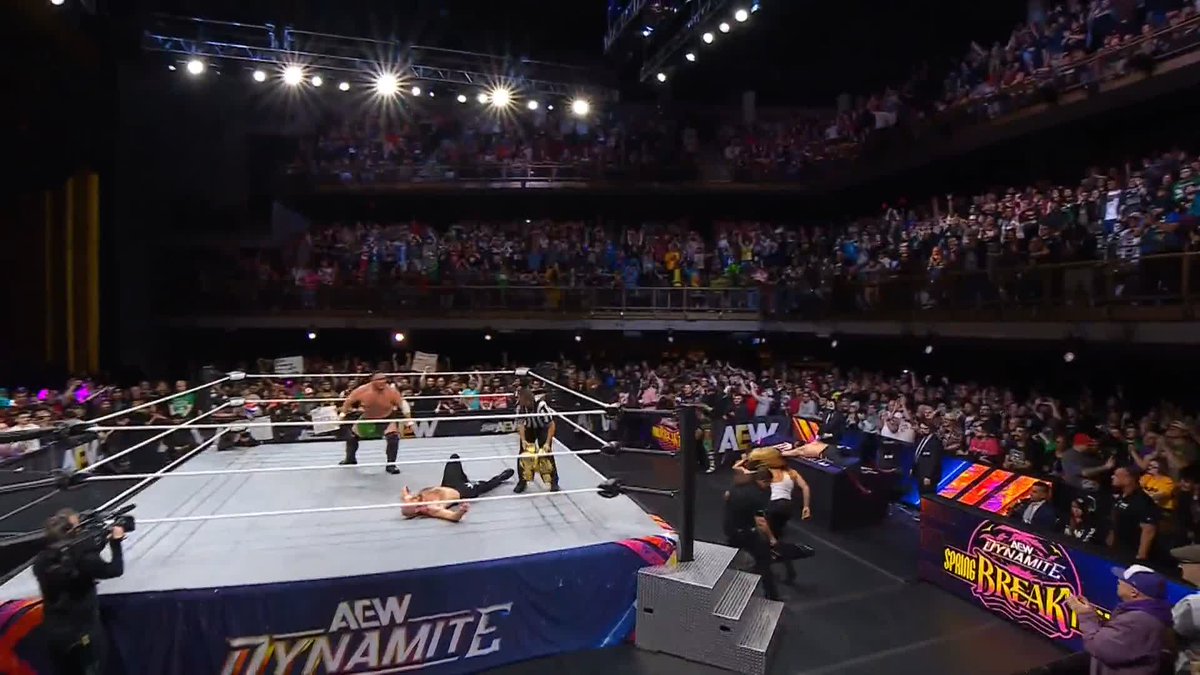 The AEW locker room comes out to the ring to celebrate a historic #AEWDynamite as tonight’s show comes to an end.