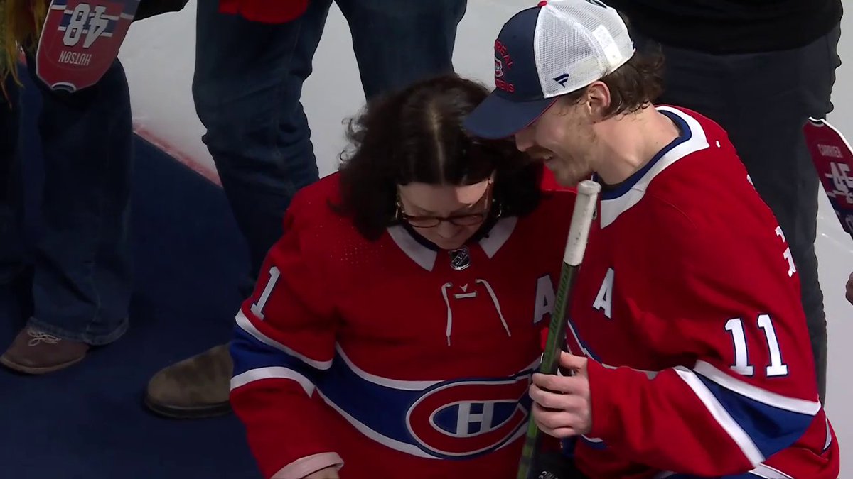 When Brendan Gallagher's mom passed away earlier this year, a kind Canadiens Montréal fan offered to return his old Hockey Fights Cancer jersey from 2022 in her memory. Tonight, they got the opportunity to meet on the ice and swap jerseys. ❤️