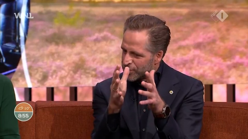 Waarnemend cvdK in Zeeland Hugo de Jonge is gevraagd voor The Passion. ''Ik had heel graag ja gezegd, maar mijn woordvoerder zei: doe maar niet. Voor welke rol? Volgens mij die van discipel.'' #WNL