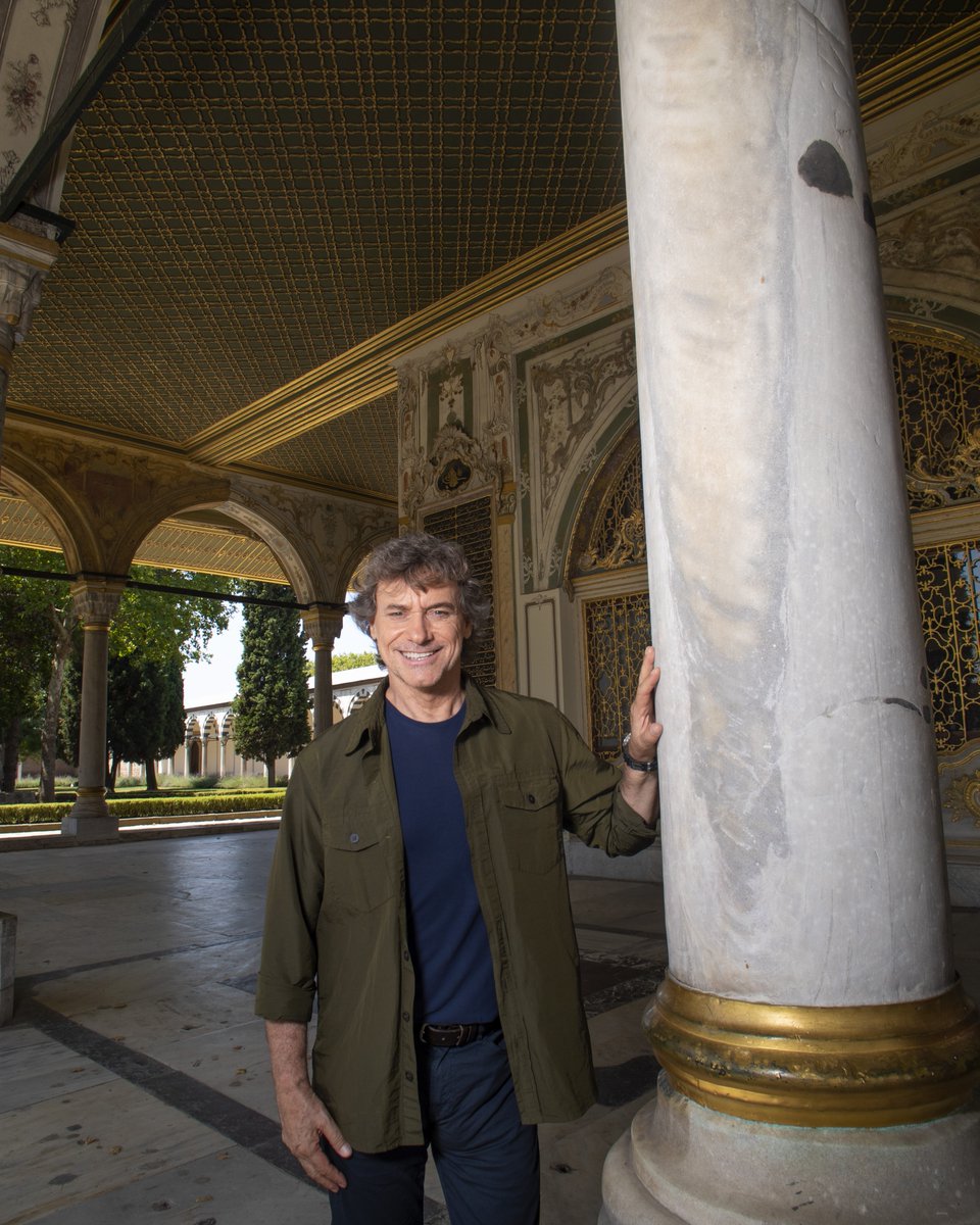 Una storia appassionante in cui si muovono imperatori e sultani, basilisse e concubine, eunuchi e visir: stiamo parlando di "Istanbul, la città che visse tre volte", il nuovo appuntamento di #Ulisse, con Alberto Angela, in onda lunedì #21aprile in prima serata su Rai1.