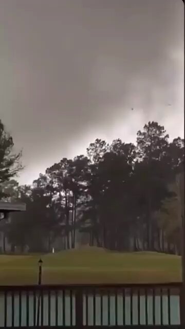 Man locked out of golf-course clubhouse films as an EF-4 Tornado passes through