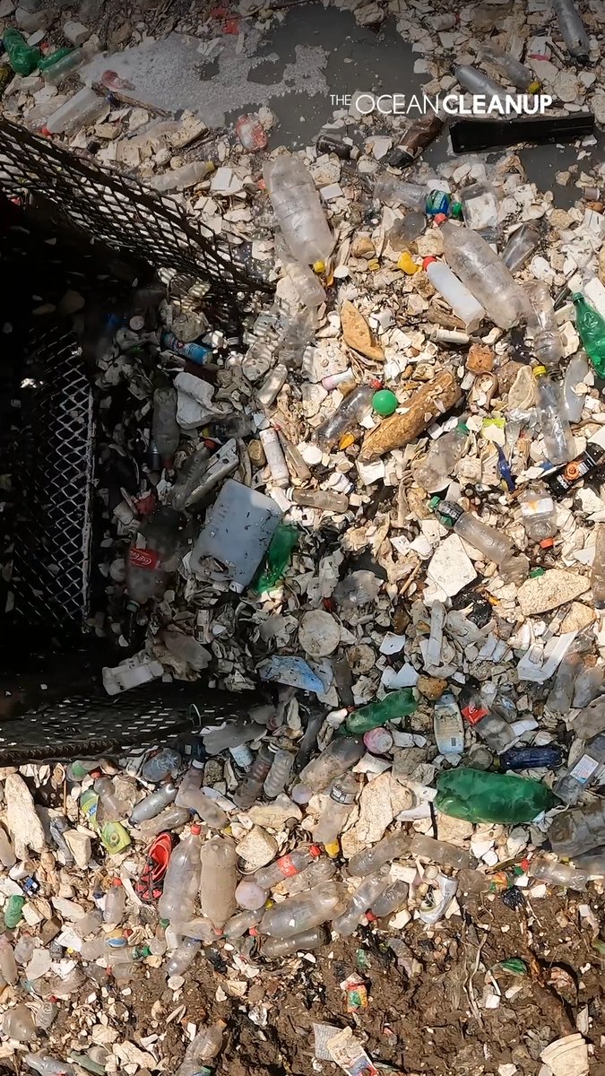 The rainy season has started in Guatemala, and so have the trash floods. Interceptor 006 was there to catch tons of plastic and other waste that would have otherwise ended up in the Caribbean Sea. 📍 Rio Las Vacas, Guatemala 🇬🇹