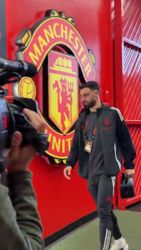 Bruno respect 🤝 Manchester United | #UEL